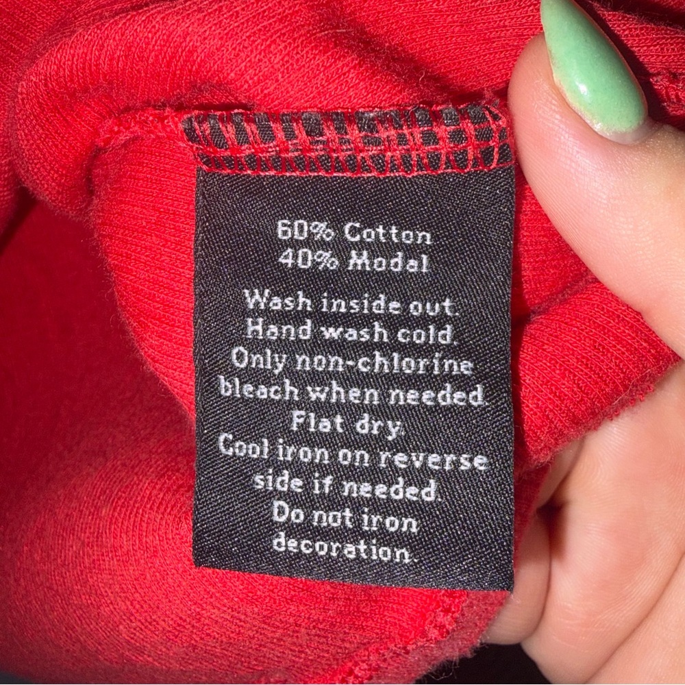 Rock & Republic Y2K Grunge Graphic Tank Top. Size: Medium. - Picture 5 of 6